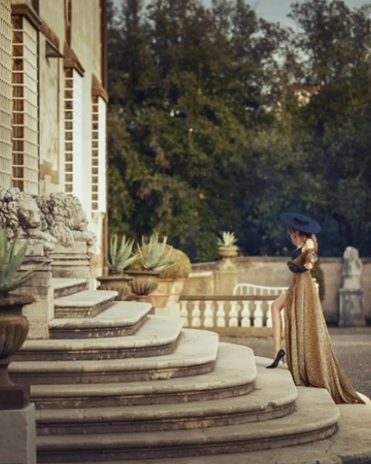Peccato editorial — close portrait in side light, Villa Lancellotti staircase